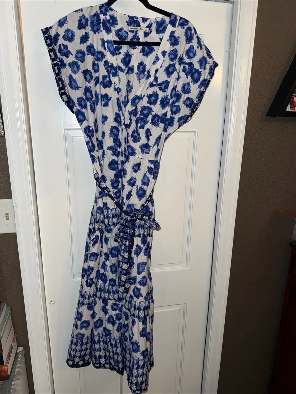 abercrombie blue floral dress & Fitch White Maxi with Print Flattering short